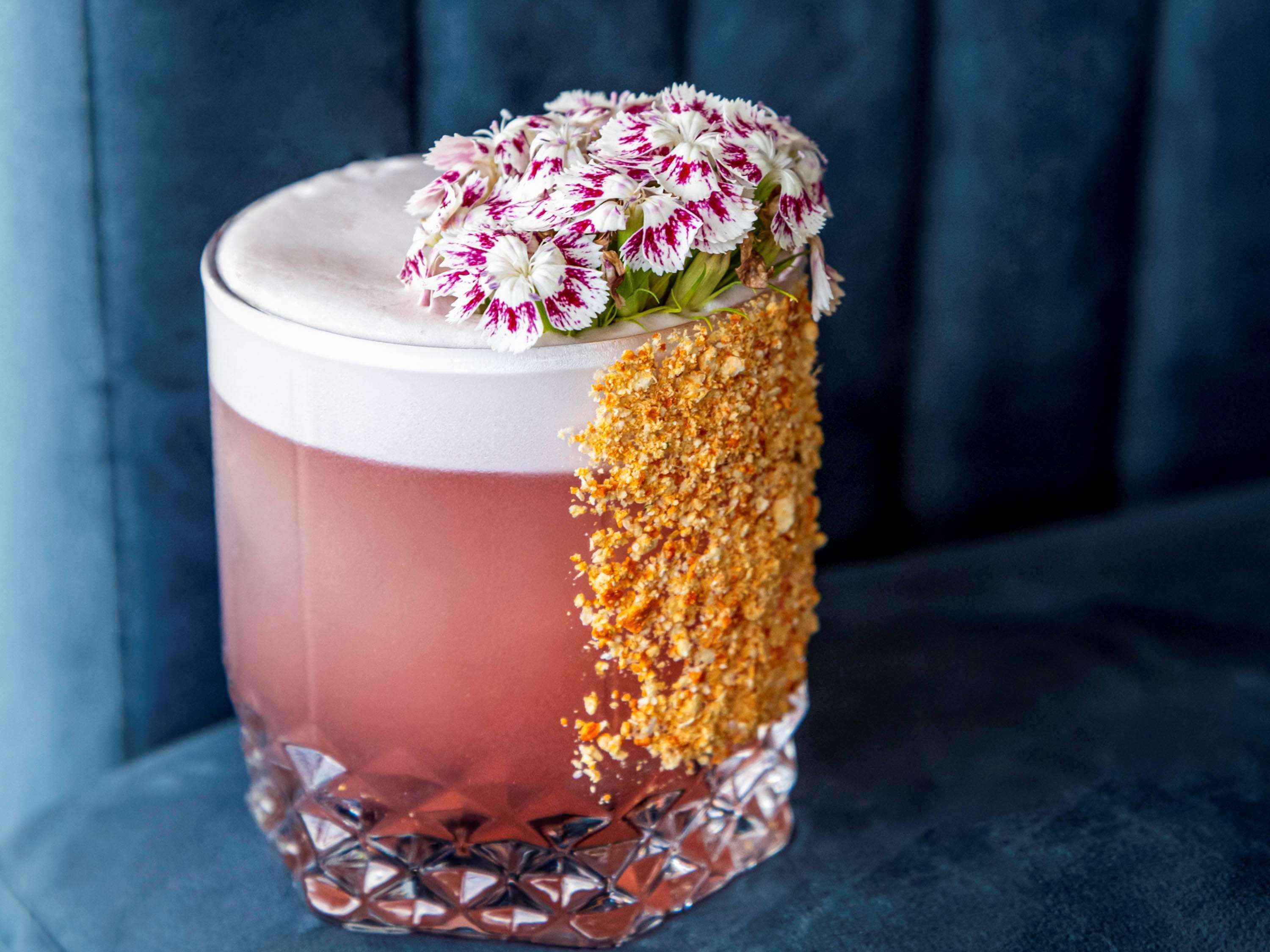 The Artisan Istanbul Mgallery Εξωτερικό φωτογραφία A Clover Club cocktail